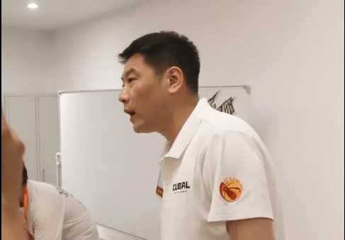 红牛策略 周鲁男更衣室批评球员：打的什么玩意，显得我周鲁男没水平