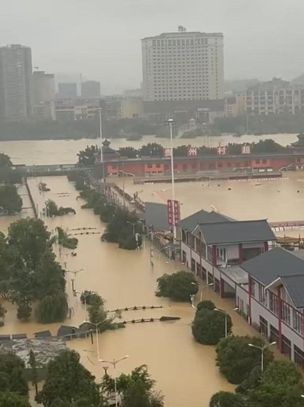 盈胜优配 榕江洪水漫过村超球场，文旅部门称全城都在抗洪！已通知转移