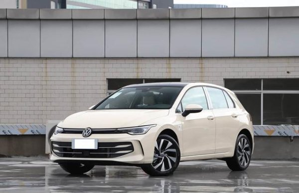 钱盈配 2026款大众高尔夫上市，售价12.99万起，配置调整，搭载1.5T动力