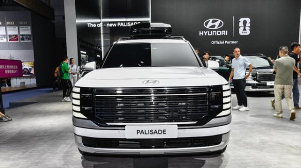 宏融信 起步28.88万比较克制，进口现代帕里斯帝，2.5T油电混动大三排